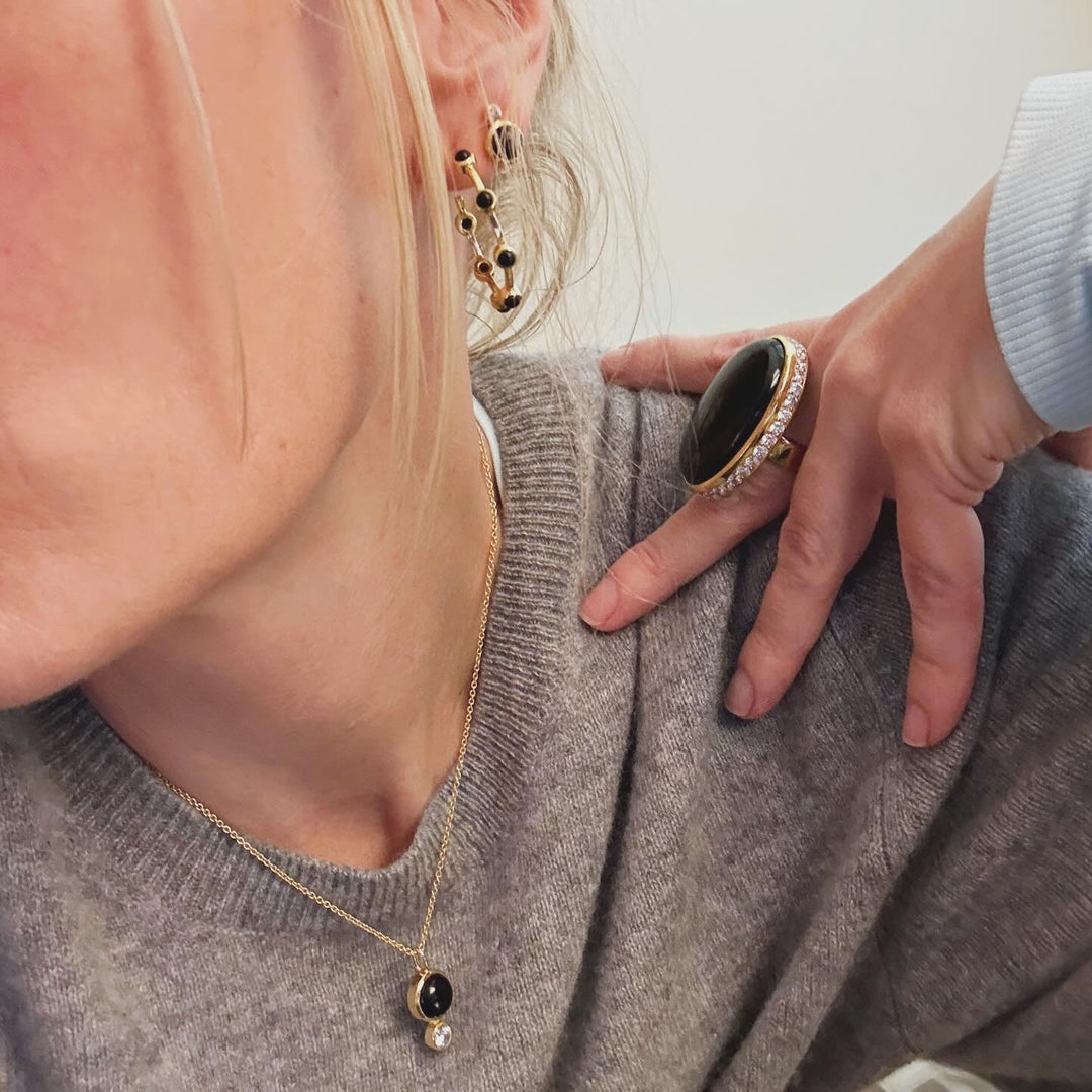 Mini Becky Hoop Earrings in Black Onyx