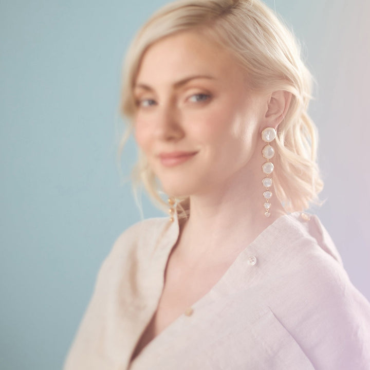 Dropping Circles Earrings in Mother of Pearl
